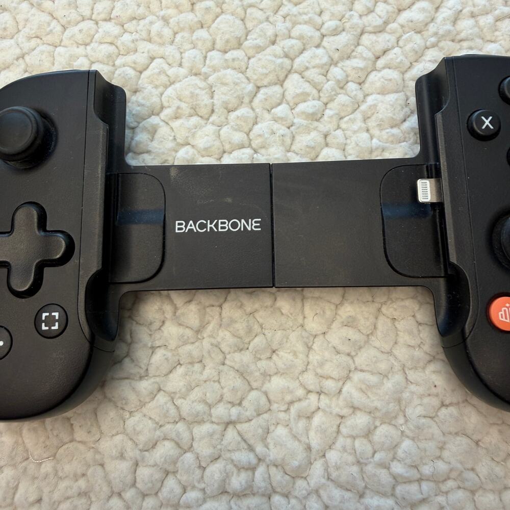 Backbone One Gaming Controller for iPhone, Lightning adapter only - Picture 3 of 8